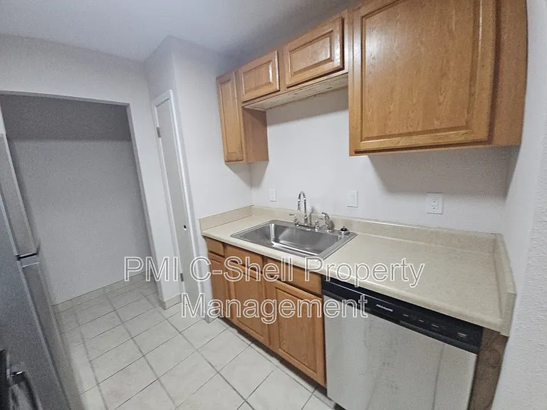 3409 Green Briar Cir #2 — Photo 22