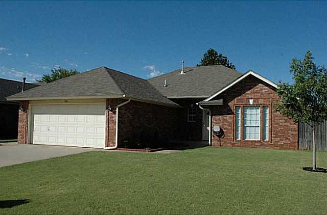 1st image of 735 W Dowden Dr