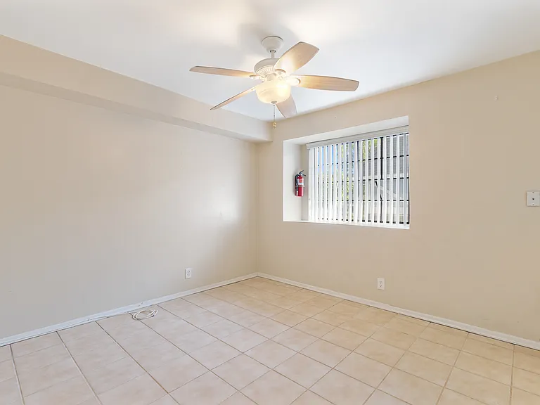 10140 Reseda Blvd #2 — Photo 15