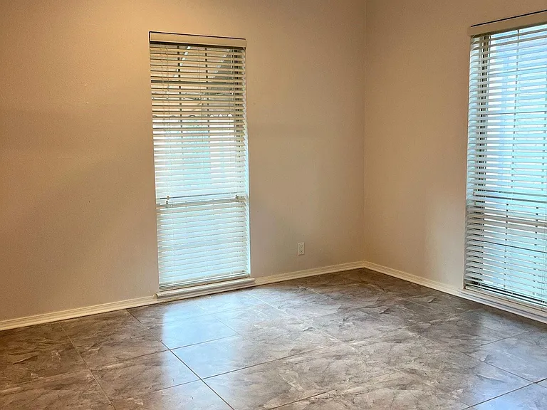 7707 Broadway St #3A — Photo 17