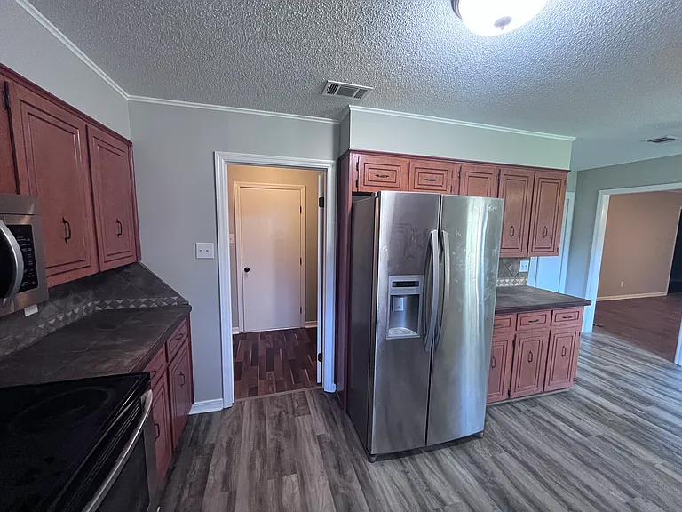 215 Berkshire Cir — Photo 17