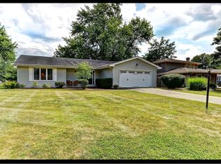 530 Mohican Rd, Carol Stream, IL 60188