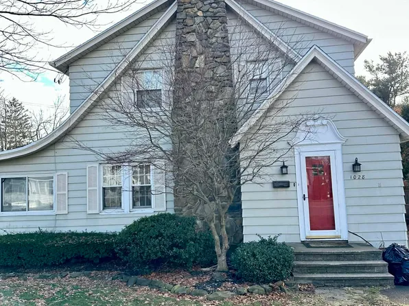 1028 Vestal Rd, Vestal, NY 13850