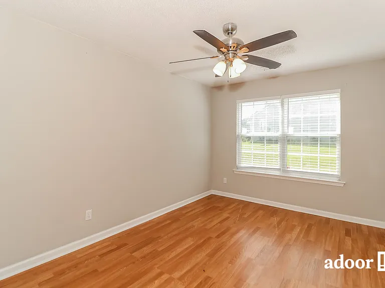519 Grandview Cir — Photo 14