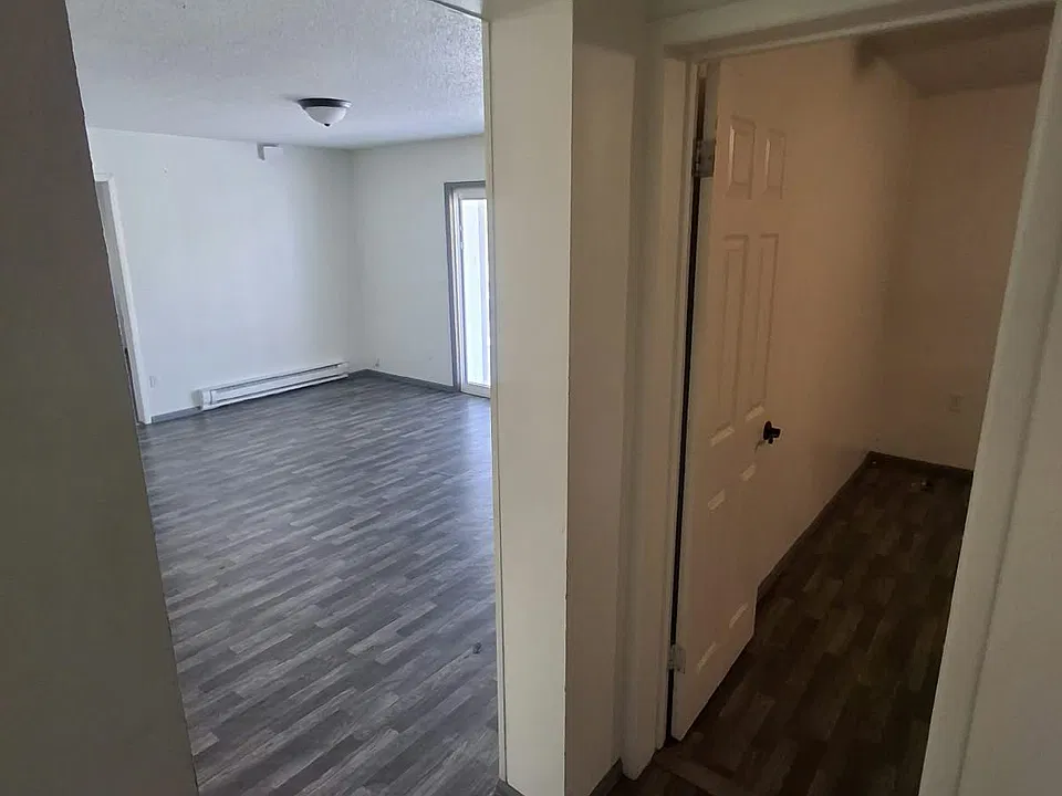 271 W Main St #10
