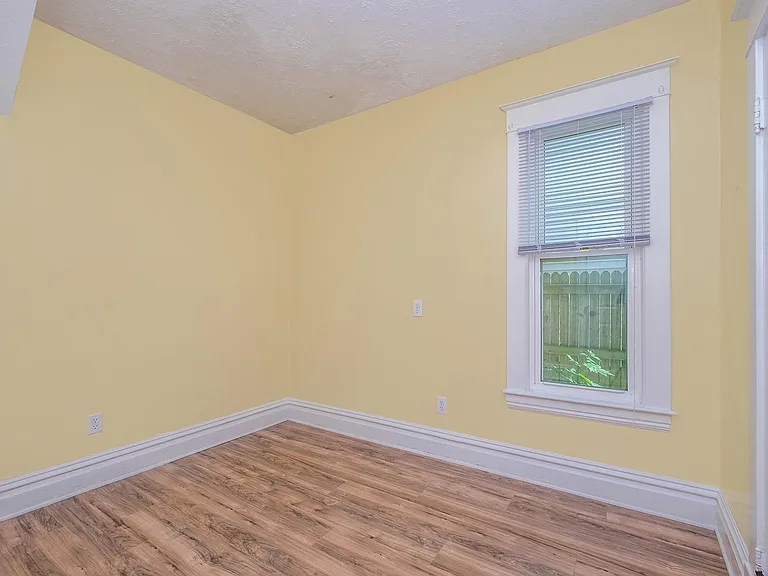 960 Pine Ave NW — Photo 6