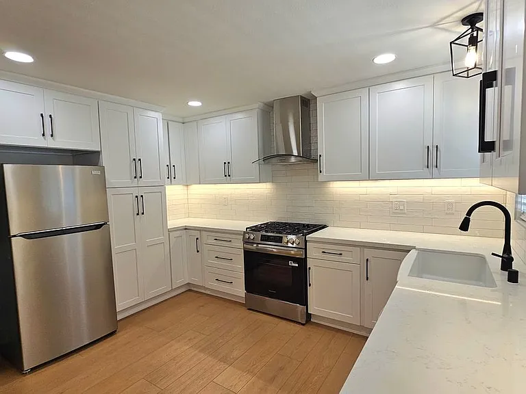121 N Muscatel Ave #F — Photo 2