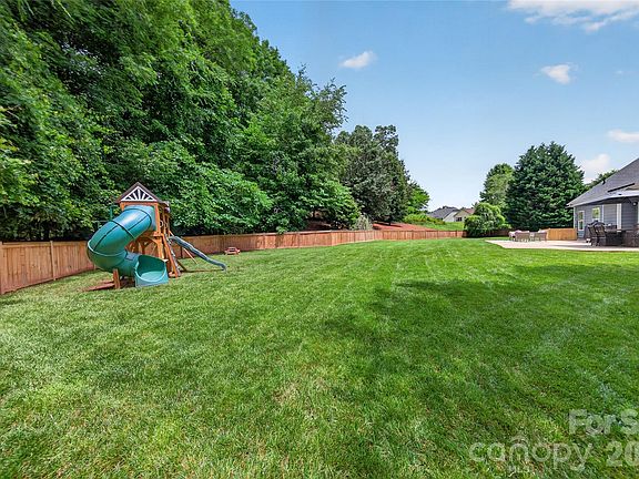 5th image of 618 Adams Ridge Dr