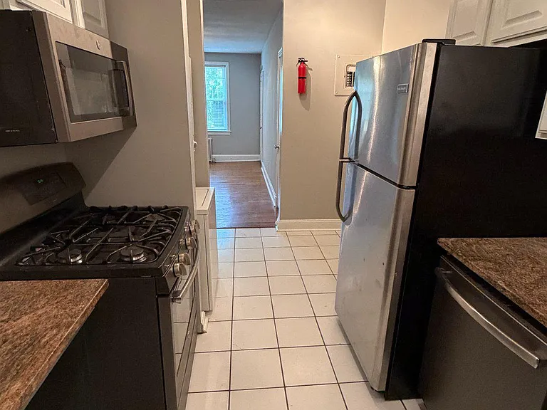 321 Adams St NE — Photo 20
