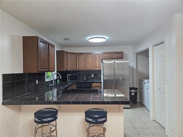 1400 Hidden Circle Dr — Photo 6