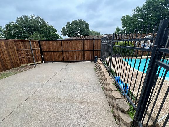 4th image of 1308 Barclay Dr