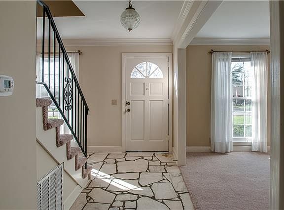 2nd image of 117 Arlington Pl