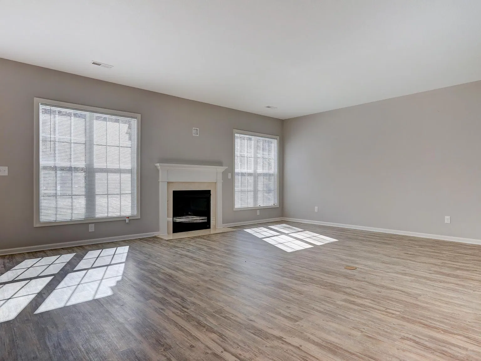 5 bed, 3403 sqft, $3,400 — Photo 2