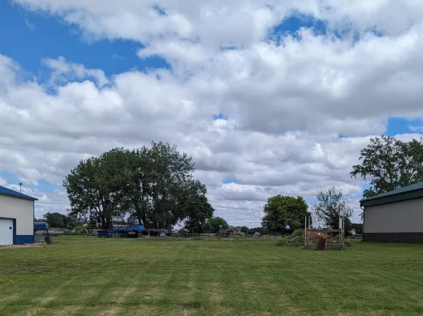 22888 Horse Creek Ln, Milford, IA 51351