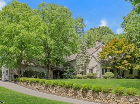 9 Beacon Hill Dr, Chester Twp., NJ 07930