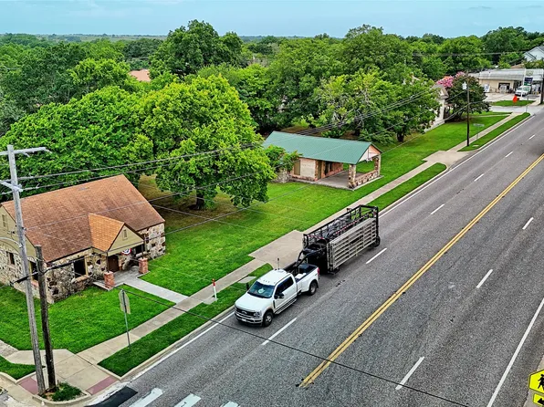 400 S Broad St, Saint Jo, TX 76265