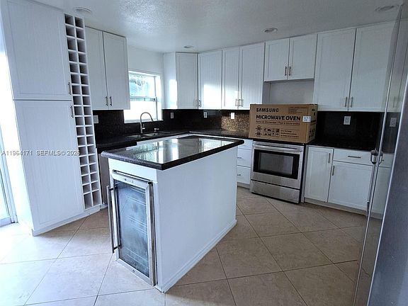 2nd image of 3920 Woodside Dr
