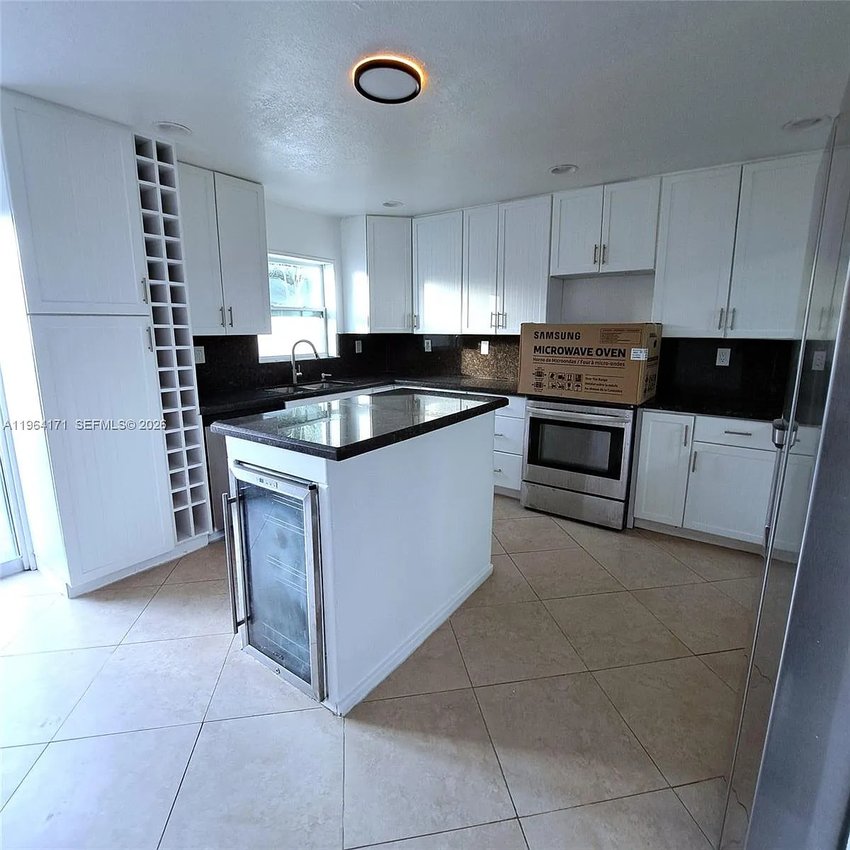 Building Photo - 3920 Woodside Dr
