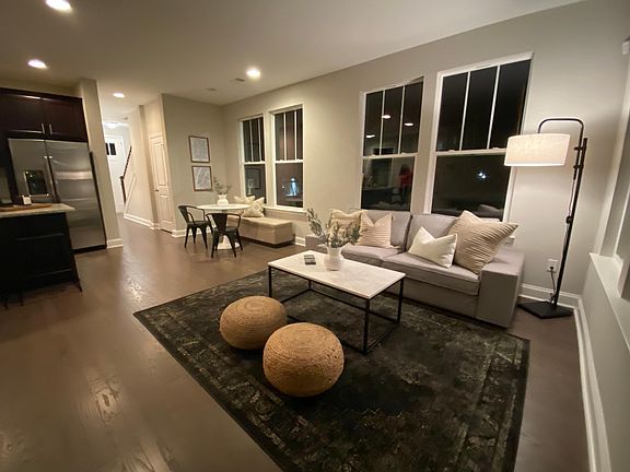 Living Room (Comes Furnished)