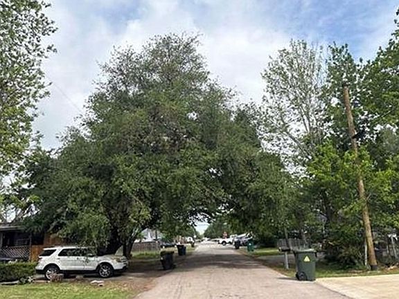 Exterior Neighborhood (street photo)