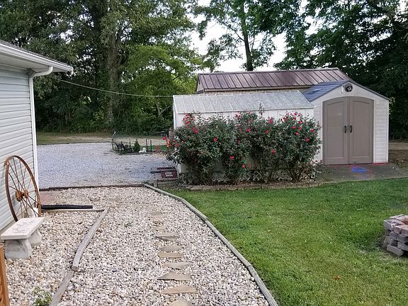 3rd image of 103 Jett Sawyer Ln