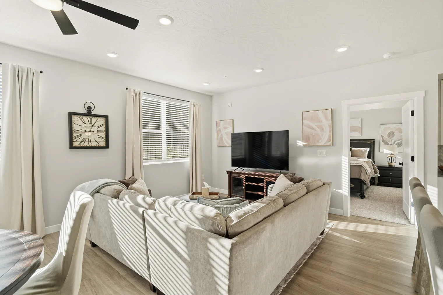 2 bed, 2.0 bath, 1270 sqft, $5,775 — Photo 2