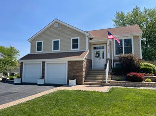987 S Chippendale Dr, Bartlett, IL 60103