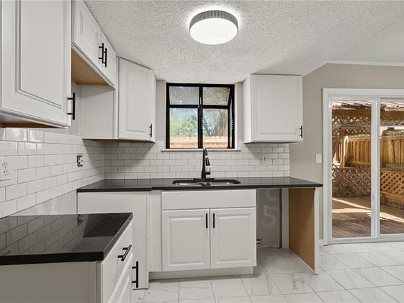 5th image of 2824 Eaton St