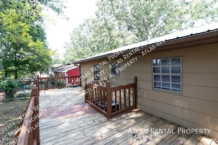 Stunning 4-Bedroom Home with Gourmet Kitchen and Deck in Hueytown! — Photo 4