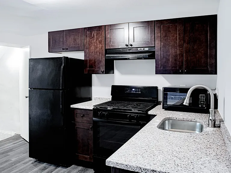 2348 Moore St — Photo 4