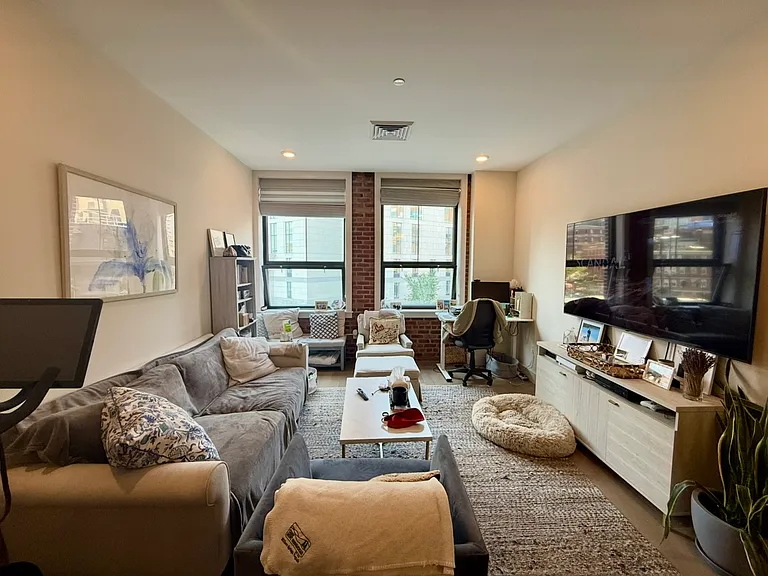 121 Portland St #305 — Photo 2