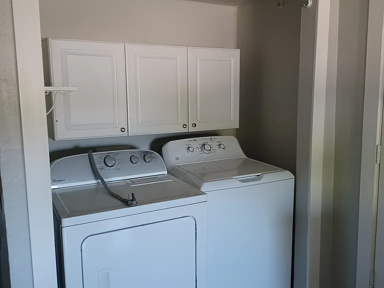 207 N Illinois St — Photo 3