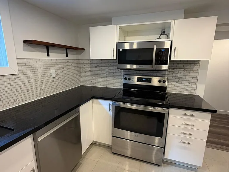 9 Fieldway Dr — Photo 2