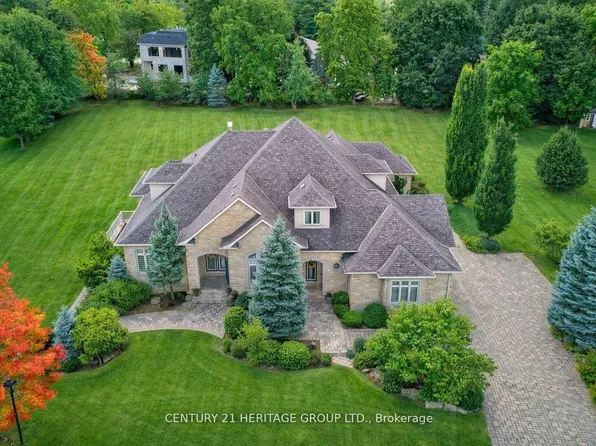 12 Prince Adam Ct, King, ON L7B 1M1