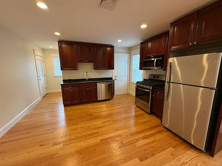 11 Fenwick St #1 — Photo 3