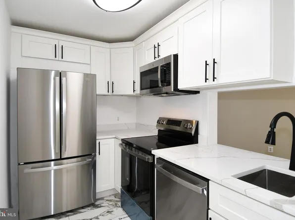 113 N Fayette St APT 3, Alexandria, VA 22314