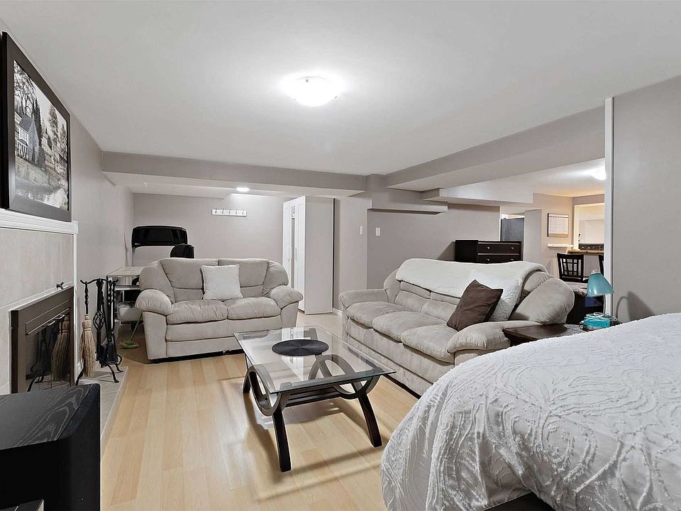 2nd image of 630 Irwin Cres
