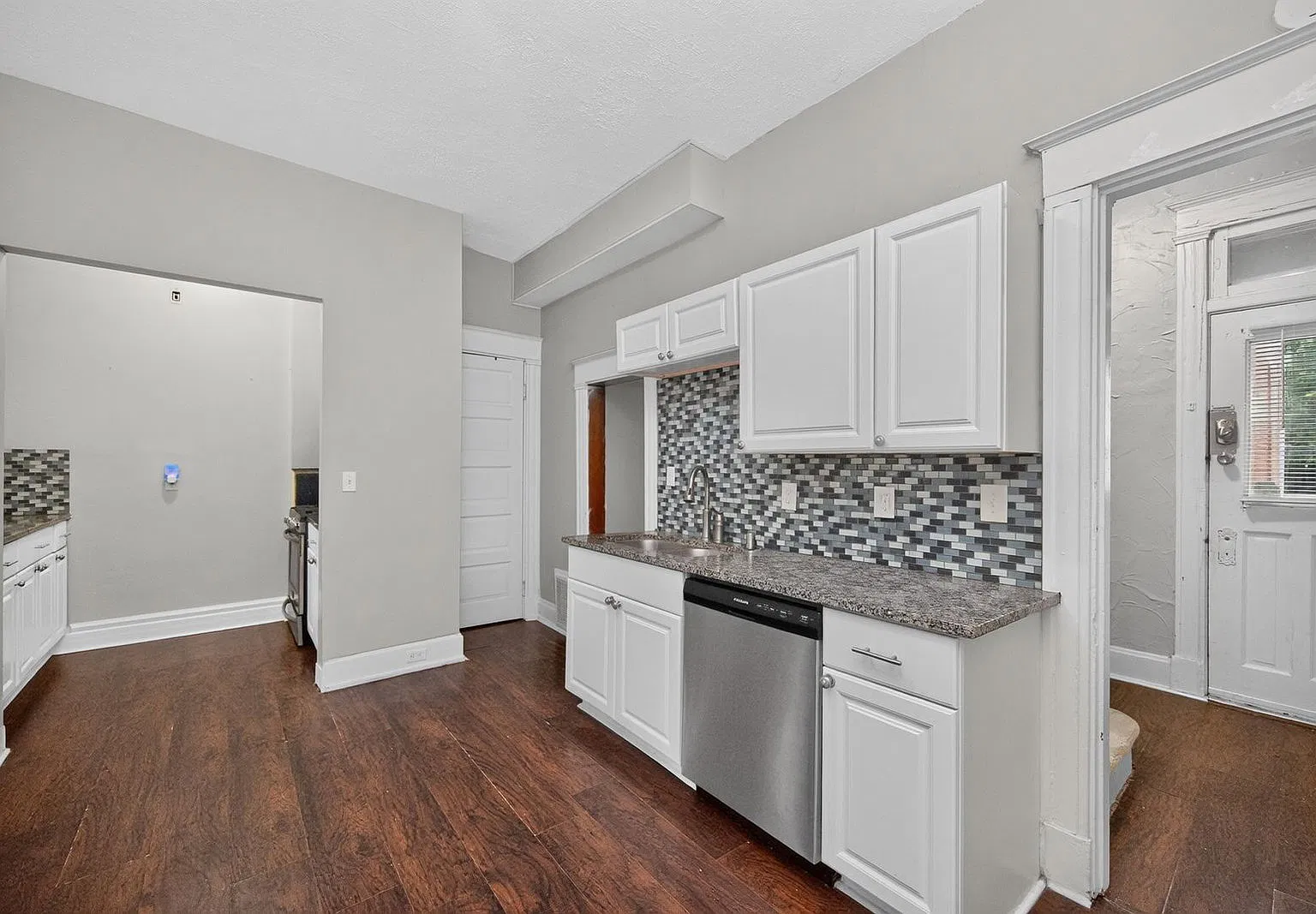 5 bed, 2.0 bath, $4,095 — Photo 4