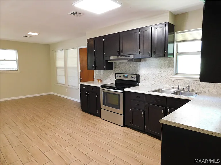 733 Gillespie St — Photo 10