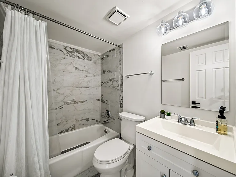 Main Level Bathroom:

Freshen up in the conveniently located main level bathroom, featuring a full shower/tub combo, modern fixtures, and easy access for guests staying downstairs.