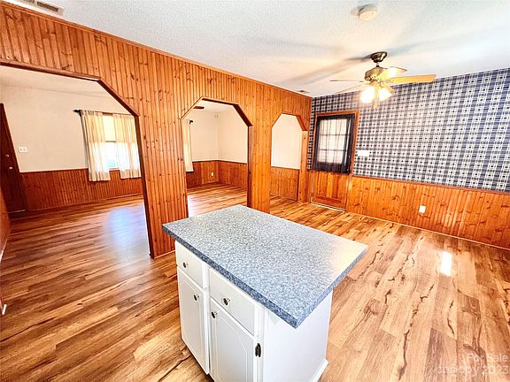 5th image of 1203 Floral Dr