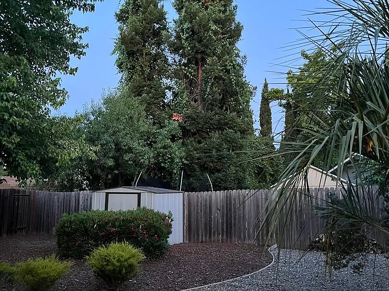 5562 Catalpa Ct — Photo 2
