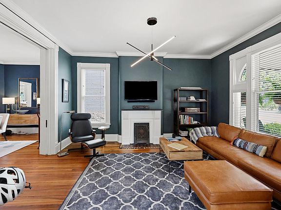 4th image of 565 W 2nd St