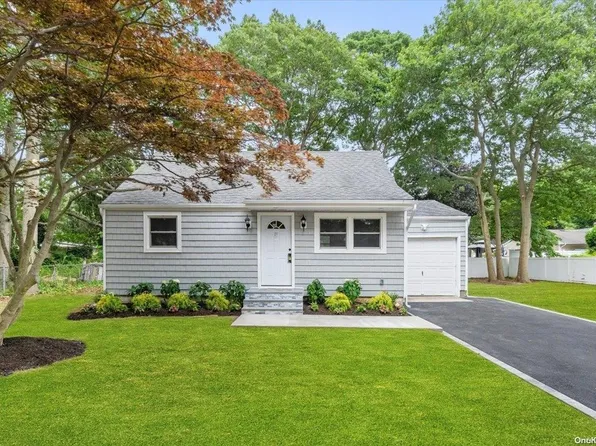 167 Mount Vernon Avenue, Medford, NY 11763