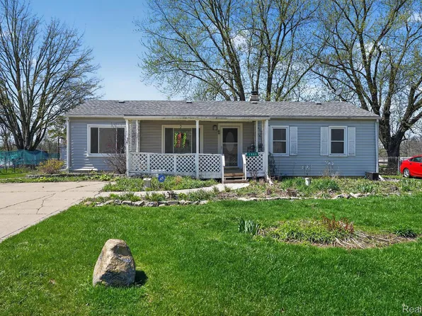 1392 Winfield Dr, Swartz Creek, MI 48473