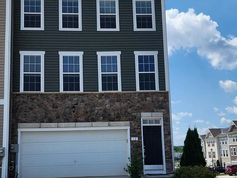 12 Stafford Pl — Photo 1