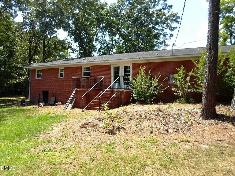 280 Montague Rd — Photo 3