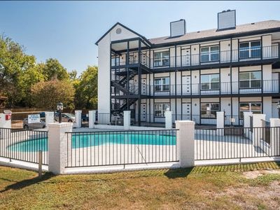 6409 Burns St #201, Austin, TX, 78752