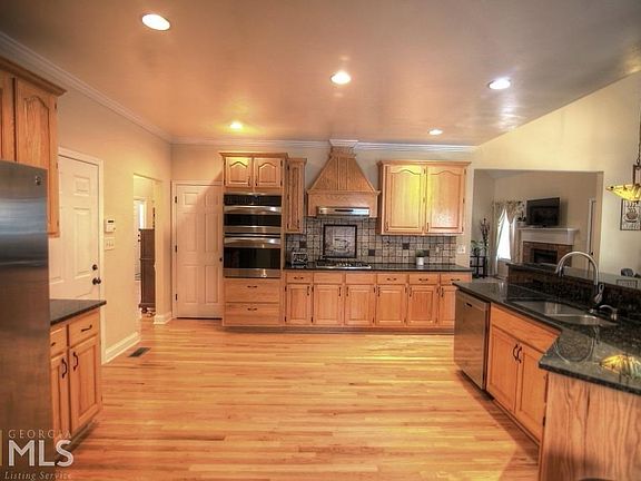 3rd image of 113 Crown Springs Dr