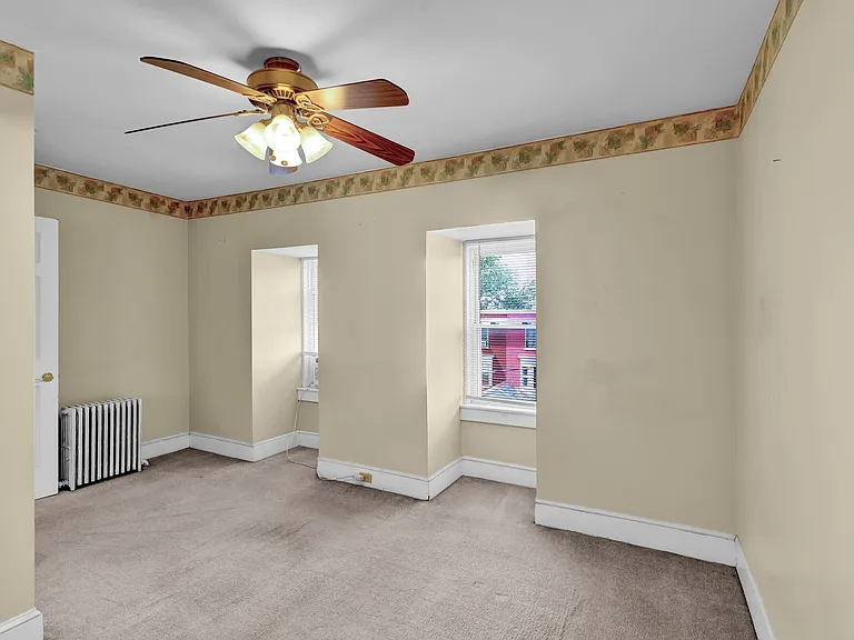 744 E Chestnut St — Photo 30